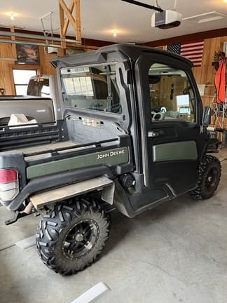 Image of John Deere XUV 835R equipment image 2