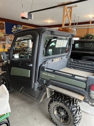 Image of John Deere XUV 835R equipment image 3