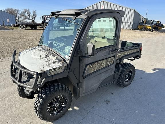 Image of John Deere XUV 835R equipment image 1