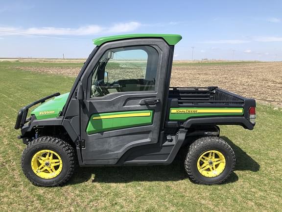 Image of John Deere XUV 835R equipment image 1