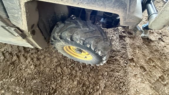 Image of John Deere XUV 835R equipment image 4