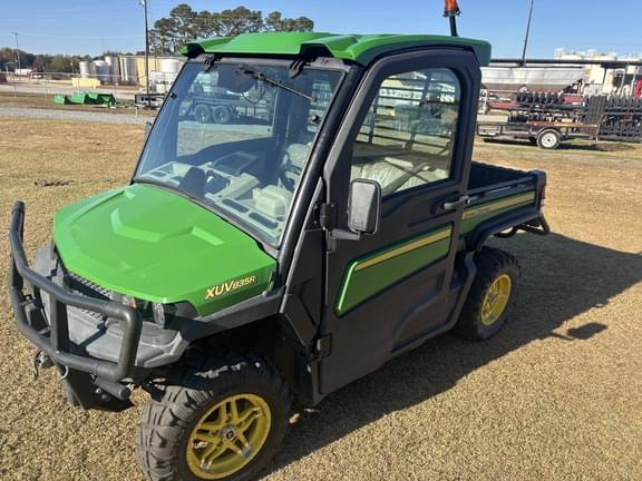 Image of John Deere XUV 835R Primary image
