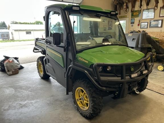Image of John Deere XUV 835R equipment image 1