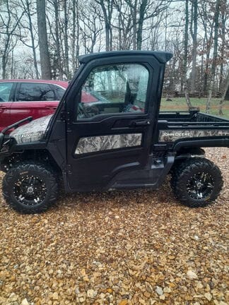 2018 John Deere XUV 835R Equipment Image0