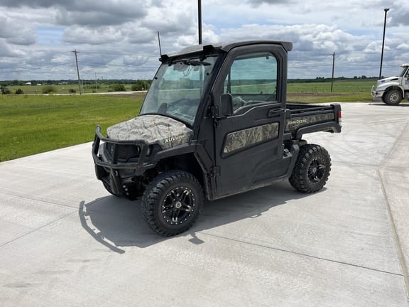 2018 John Deere XUV 835R Equipment Image0