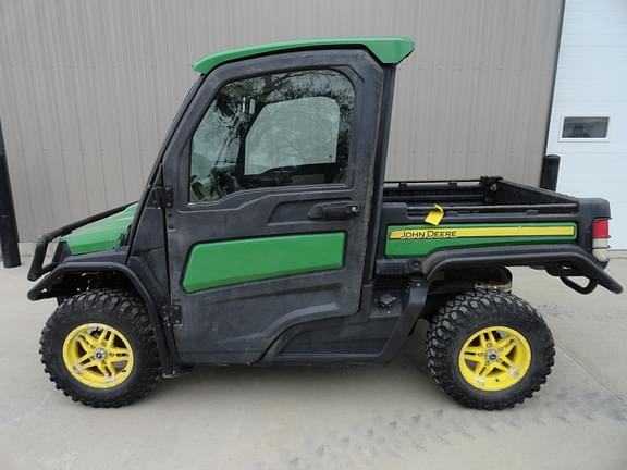 Image of John Deere XUV 835R equipment image 1