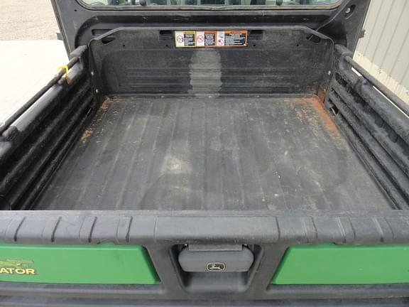 Image of John Deere XUV 835R equipment image 4