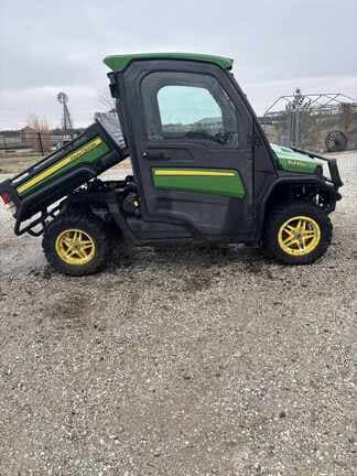 Image of John Deere XUV 835R equipment image 2
