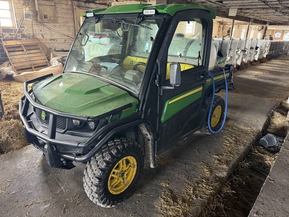 2018 John Deere XUV 835R Equipment Image0