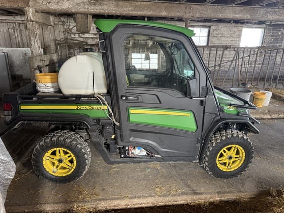Image of John Deere XUV 835R equipment image 3