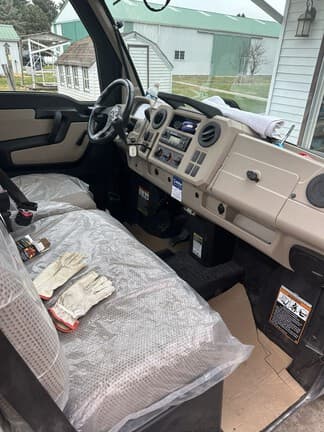 Image of John Deere XUV 835R equipment image 2