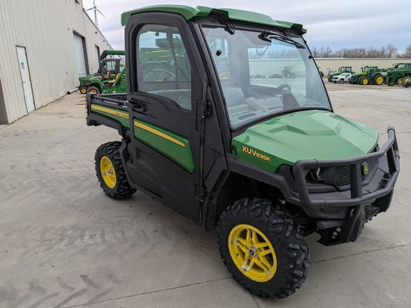 Image of John Deere XUV 835R equipment image 1