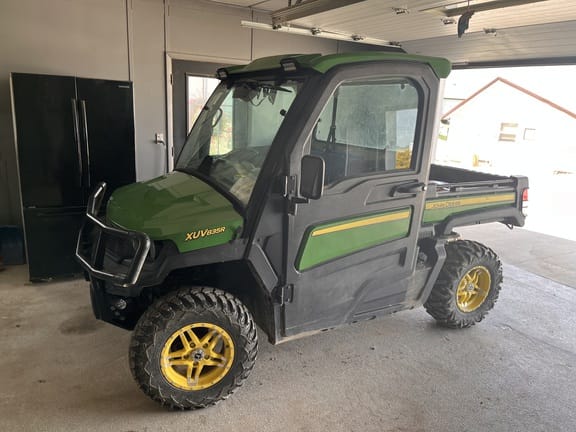 2018 John Deere XUV 835R Equipment Image0