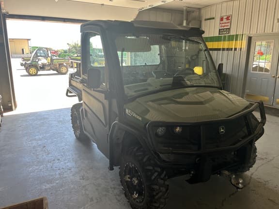 Image of John Deere XUV 835R equipment image 3