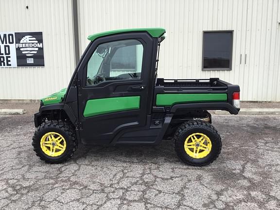 Image of John Deere XUV 835R equipment image 1