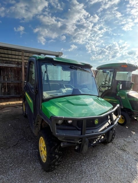 2018 John Deere XUV 835R Equipment Image0