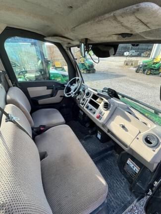 Image of John Deere XUV 835R equipment image 4