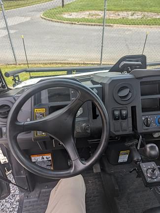 Image of John Deere XUV 865M equipment image 2