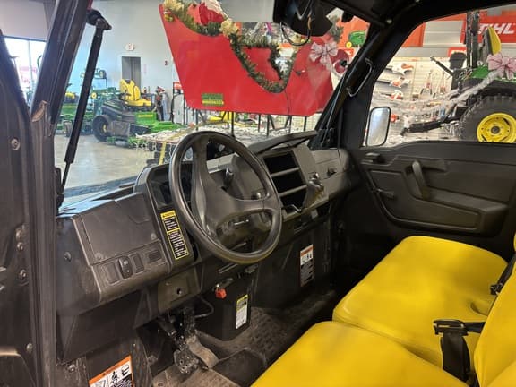 Image of John Deere XUV 865M equipment image 4