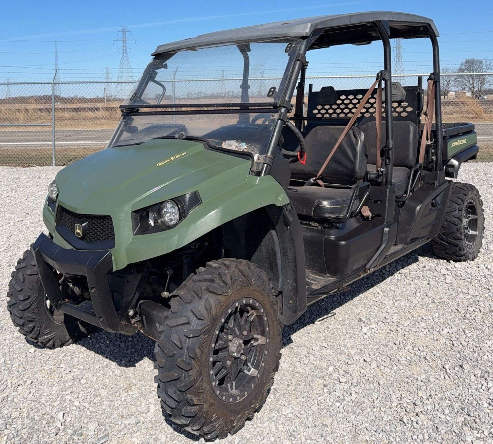 2018 John Deere XUV 590M S4 Equipment Image0