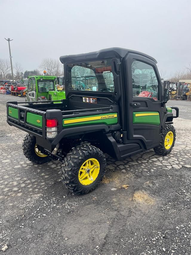 Image of John Deere XUV 835M equipment image 2