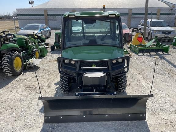 Image of John Deere XUV 835R equipment image 1