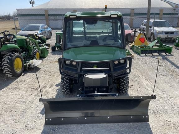 Image of John Deere XUV 835R equipment image 1