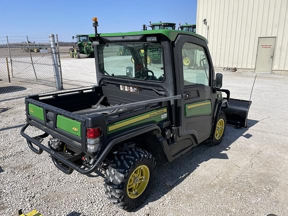 Image of John Deere XUV 835R equipment image 4