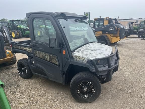 Image of John Deere XUV 835R equipment image 1