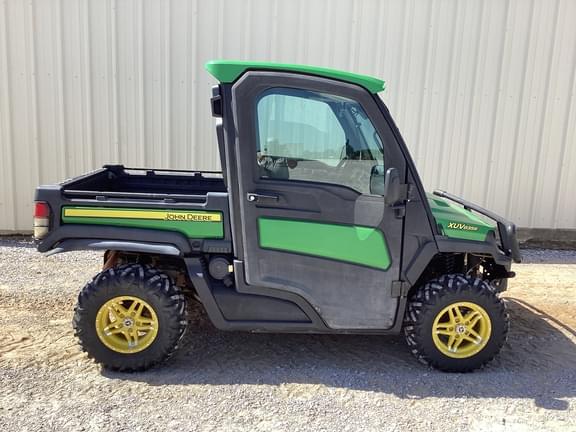 Image of John Deere XUV 835R equipment image 1