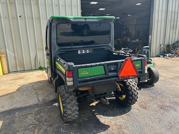 Image of John Deere XUV 835R equipment image 3