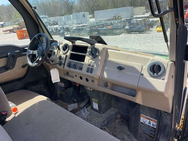 Image of John Deere XUV 865R equipment image 4