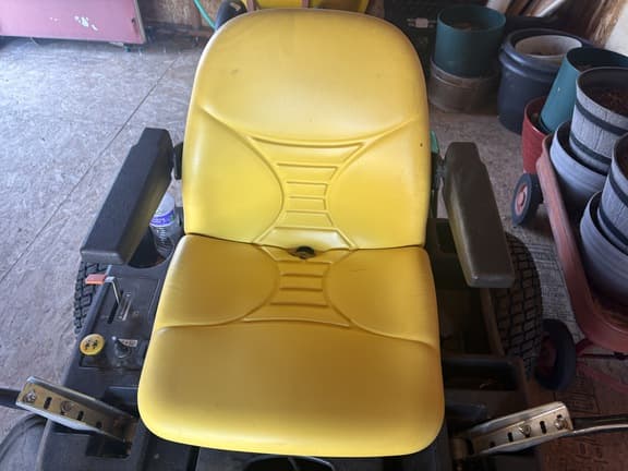 Image of John Deere Z345M equipment image 4