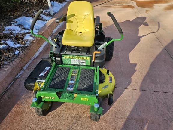 Image of John Deere Z345R equipment image 4