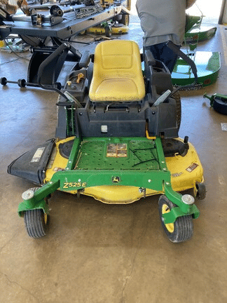Main image John Deere Z525E