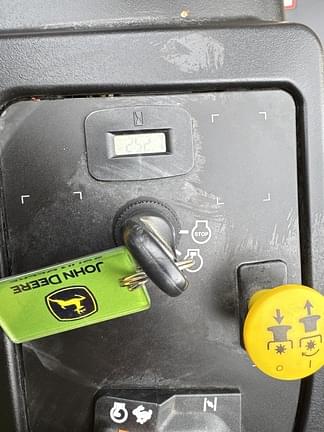 Image of John Deere Z525E equipment image 4