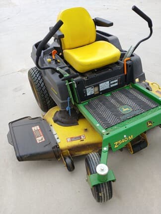 Image of John Deere Z540M equipment image 2