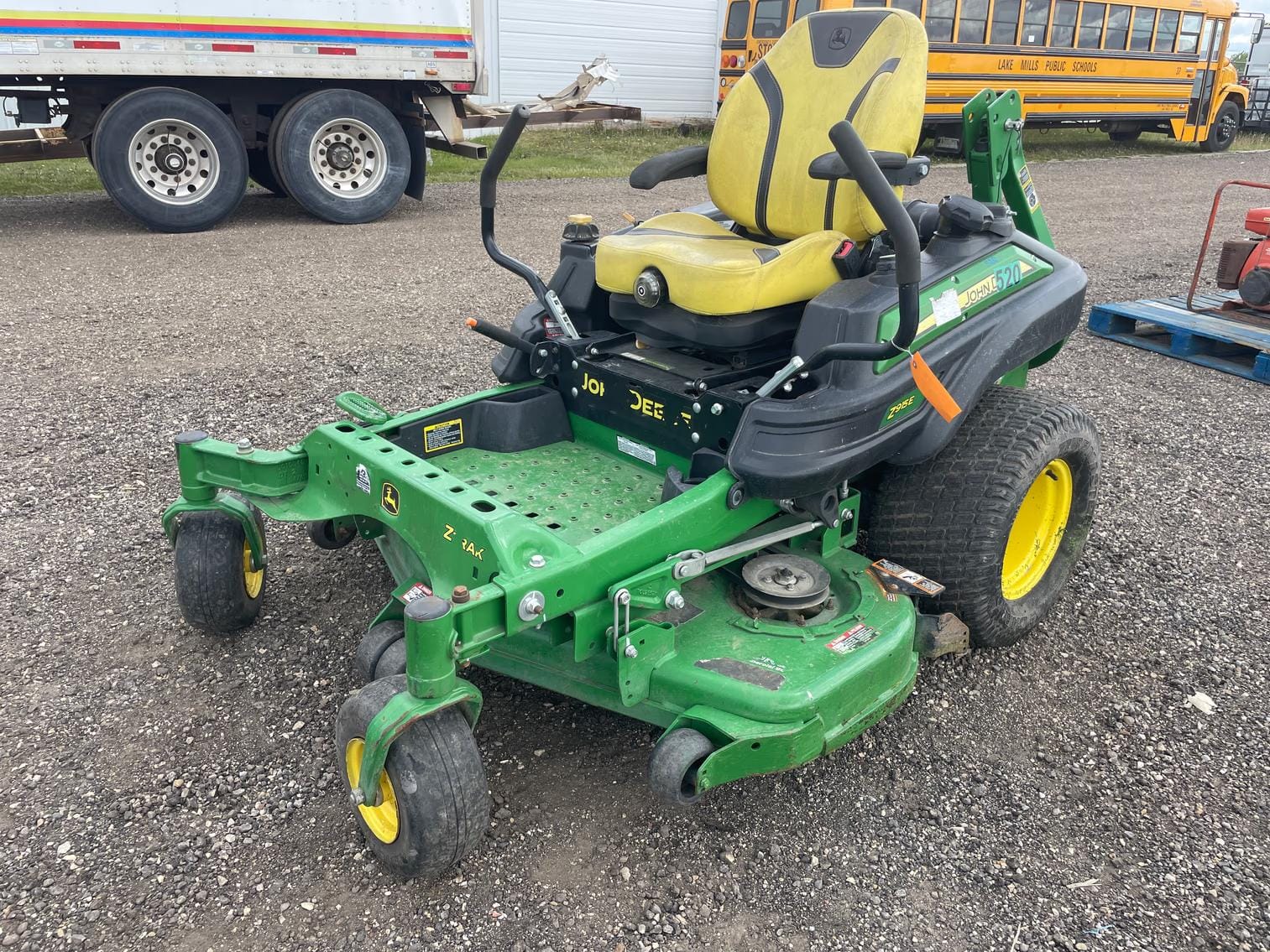2018 John Deere Z915E Equipment Image0