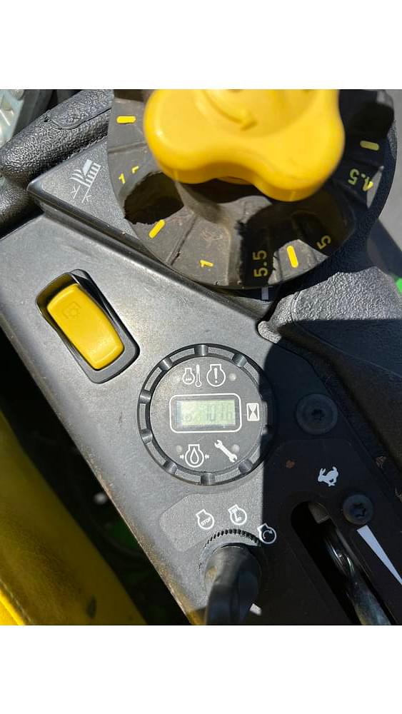 Image of John Deere Z925M equipment image 4