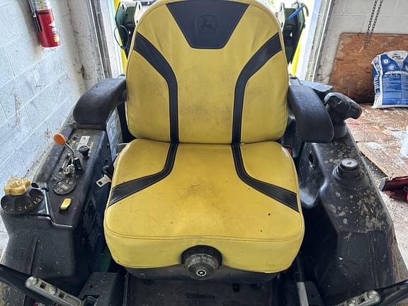 Image of John Deere Z930M equipment image 3