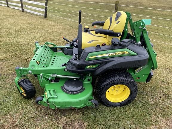 Image of John Deere Z930M equipment image 1