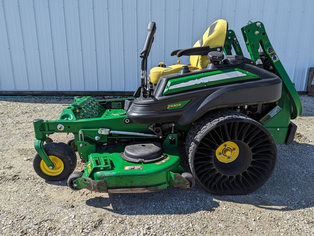 Main image John Deere Z930R