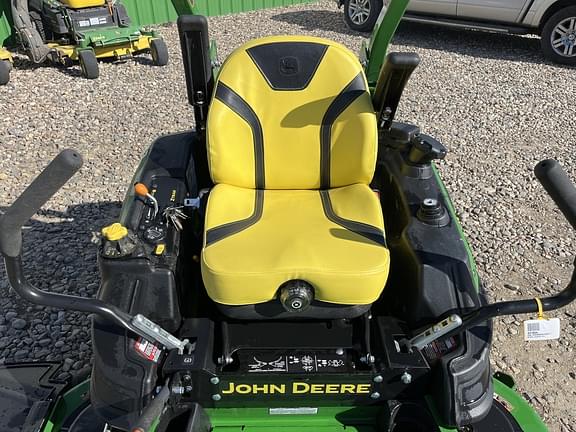 Image of John Deere Z945M equipment image 4