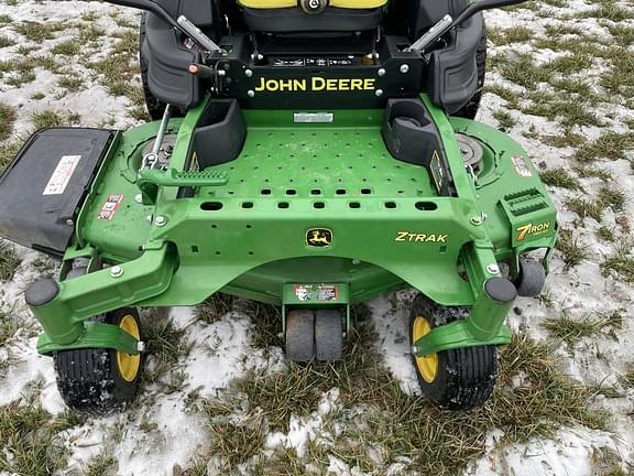 Image of John Deere Z945M equipment image 4