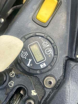 Image of John Deere Z945M equipment image 4