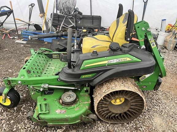 Image of John Deere Z950M equipment image 1