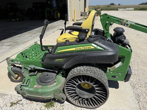 Image of John Deere Z950R equipment image 1