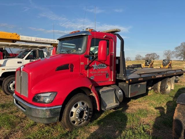 2018 Kenworth T300 Equipment Image0