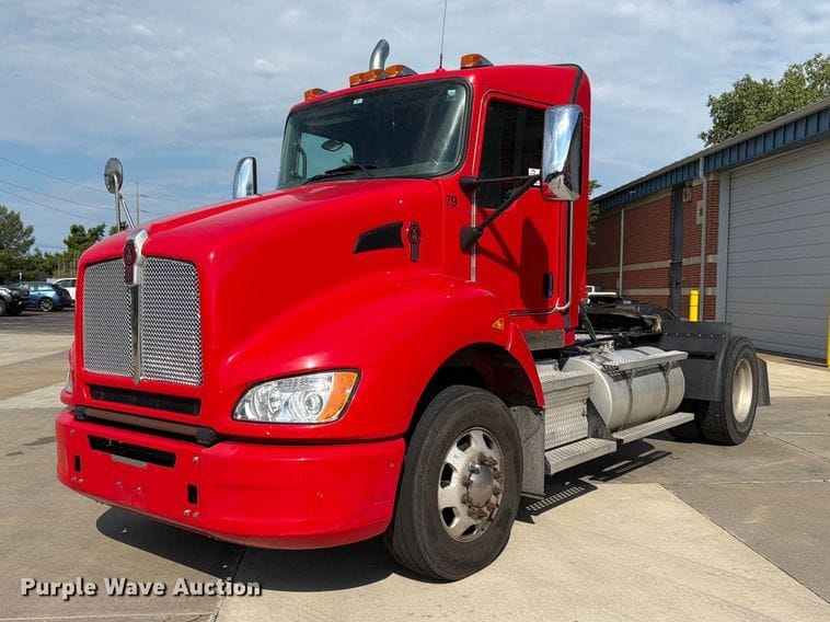 2018 Kenworth T4 Equipment Image0