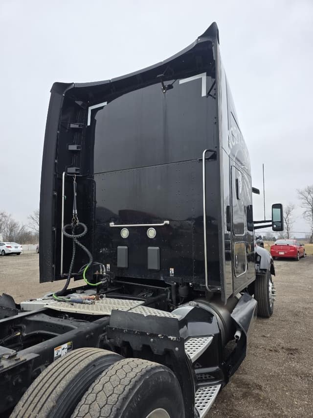 Image of Kenworth T680 equipment image 3